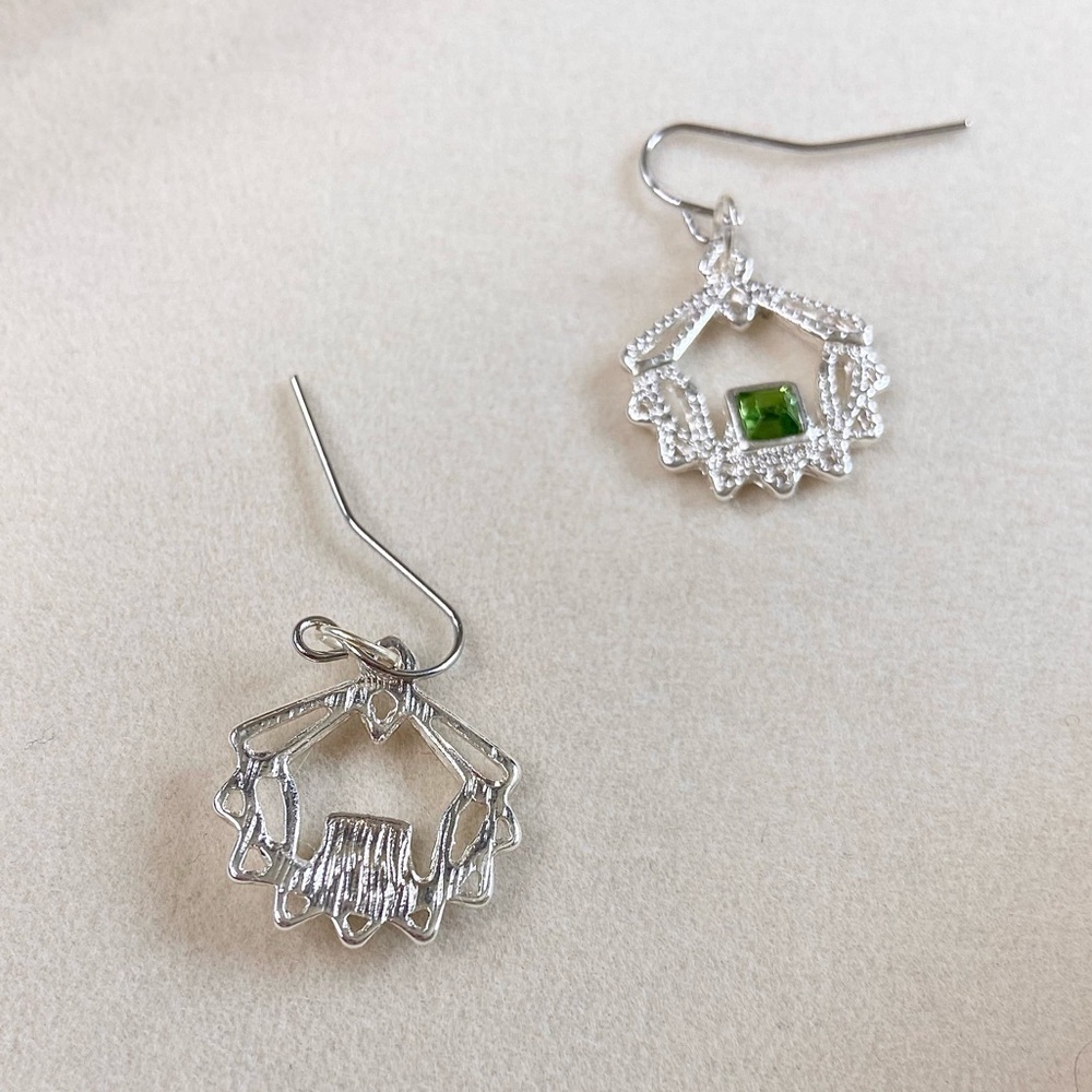 🌿 Verdant Crown Drops - Picture 3 of 5